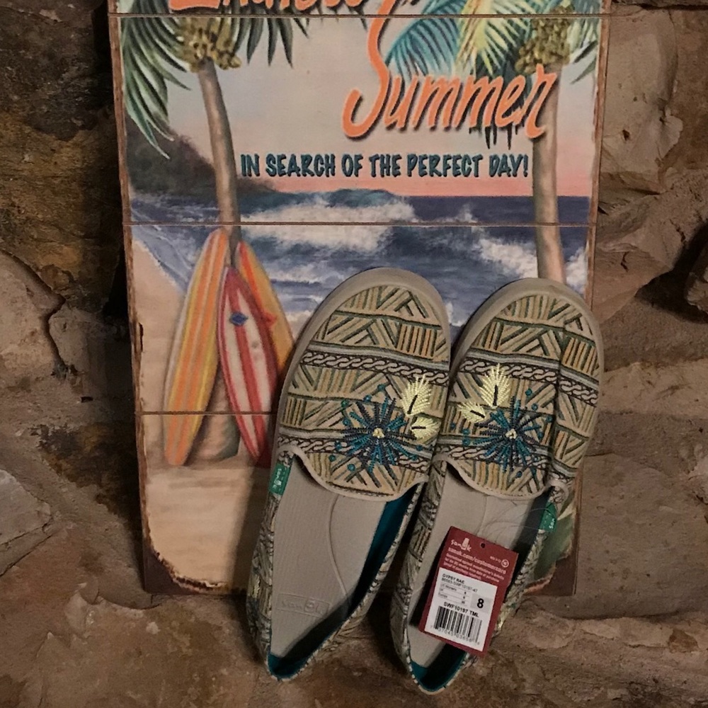 Sanuk Womans Size 8 Gypsy Rae Never Worn